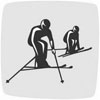 Marque affichant deux athlètes compétitionnant à l’épreuve de ski acrobatique (ski cross)